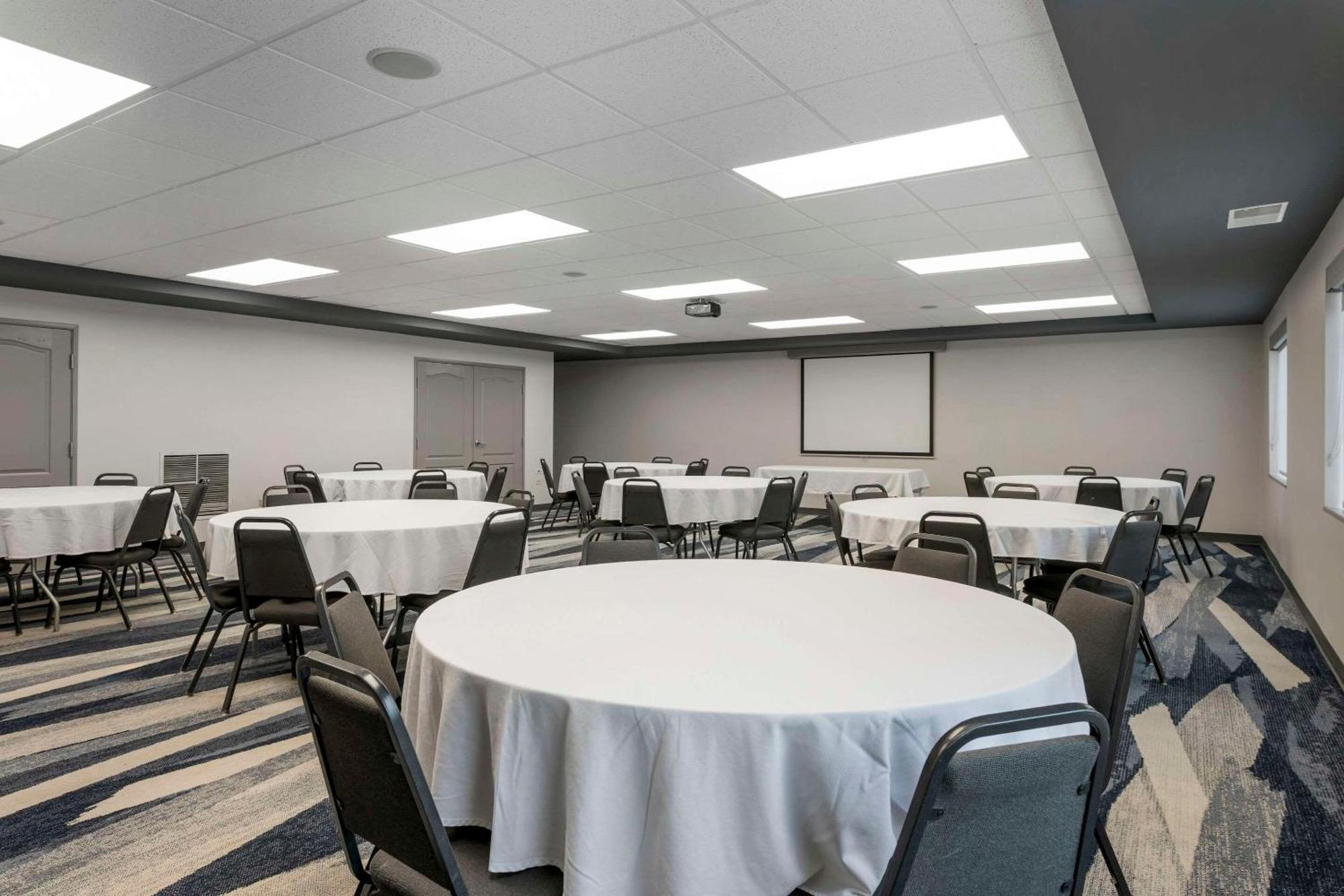 Comfort Suites Elgin Luaran gambar