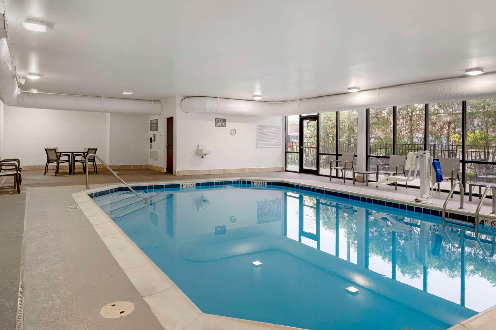 Comfort Suites Elgin Luaran gambar